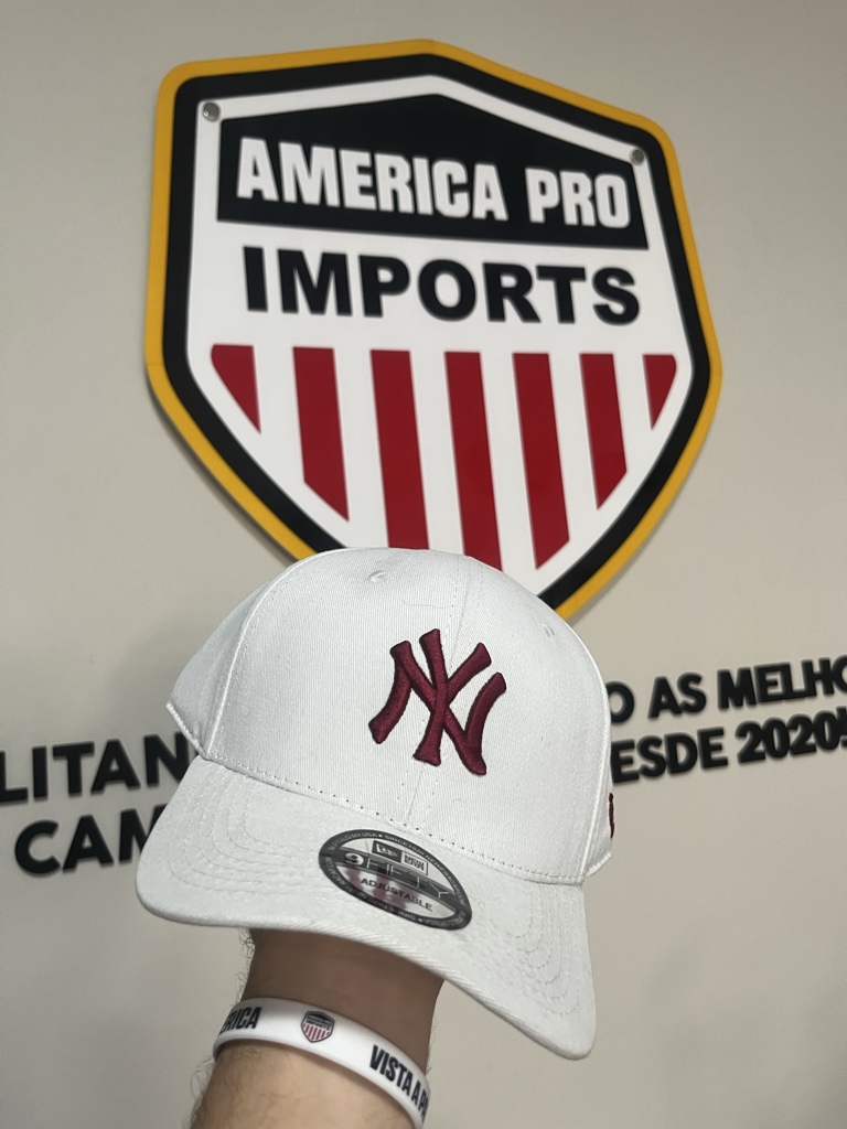 BONÉ NEW ERA BRANCO/VERMELHO