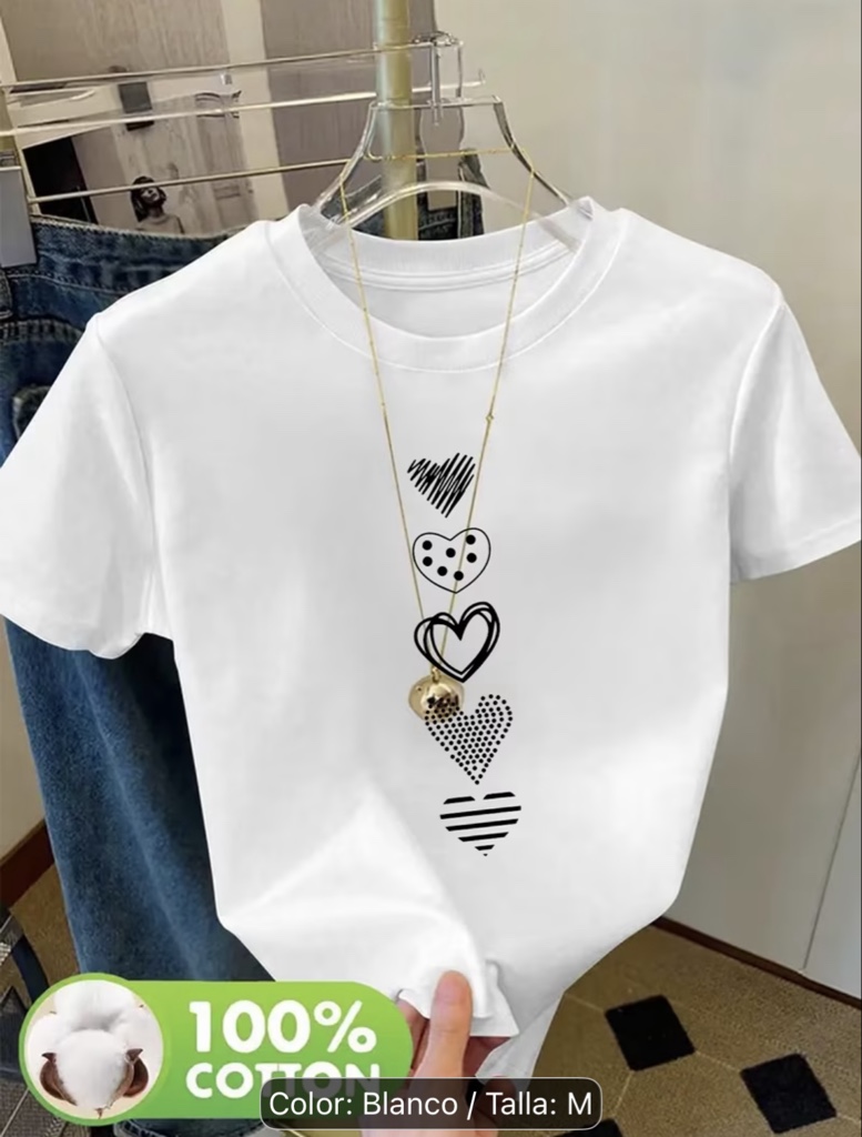 T- shirt blanco con corazones negros
