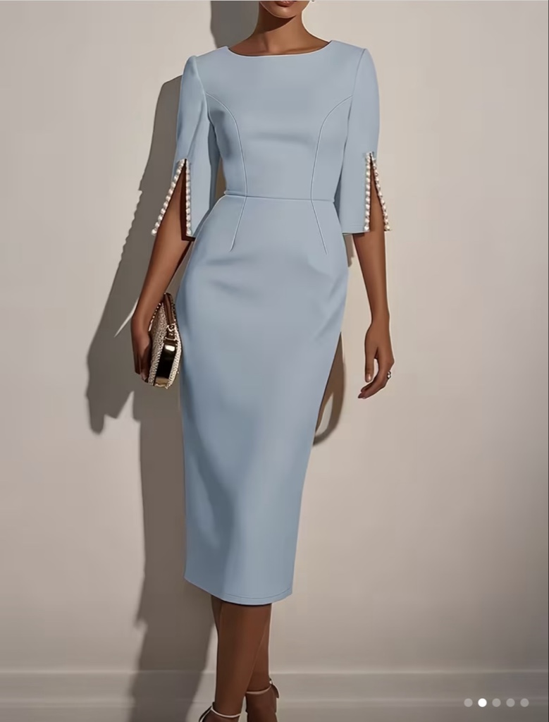 Vestido azul claro con mangas de perlas