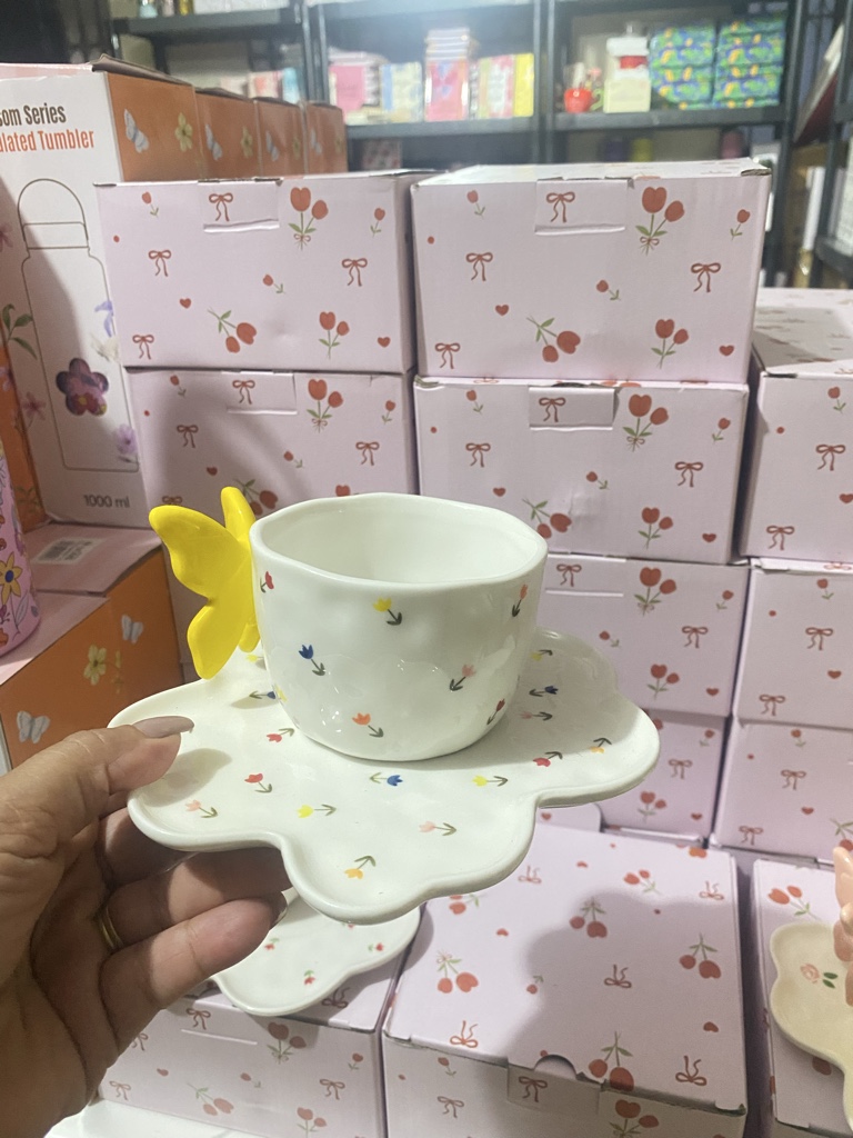 TAZA CON PLATILLO ASA MARIPOSA AMARILLA