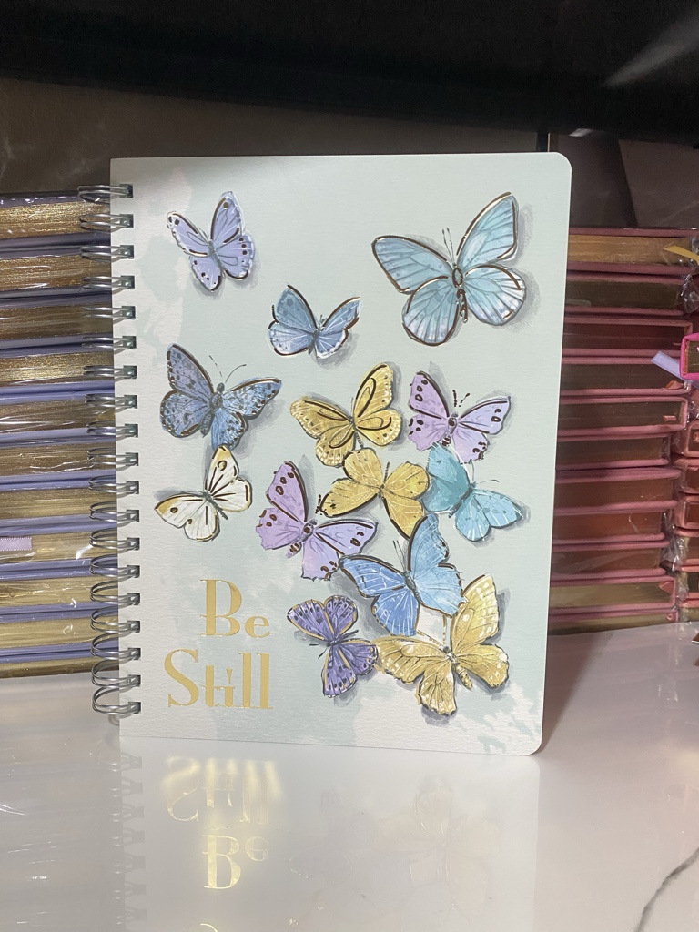 LIBRETA GRANDE, MARIPOSA MULTICOLOR BE STILL