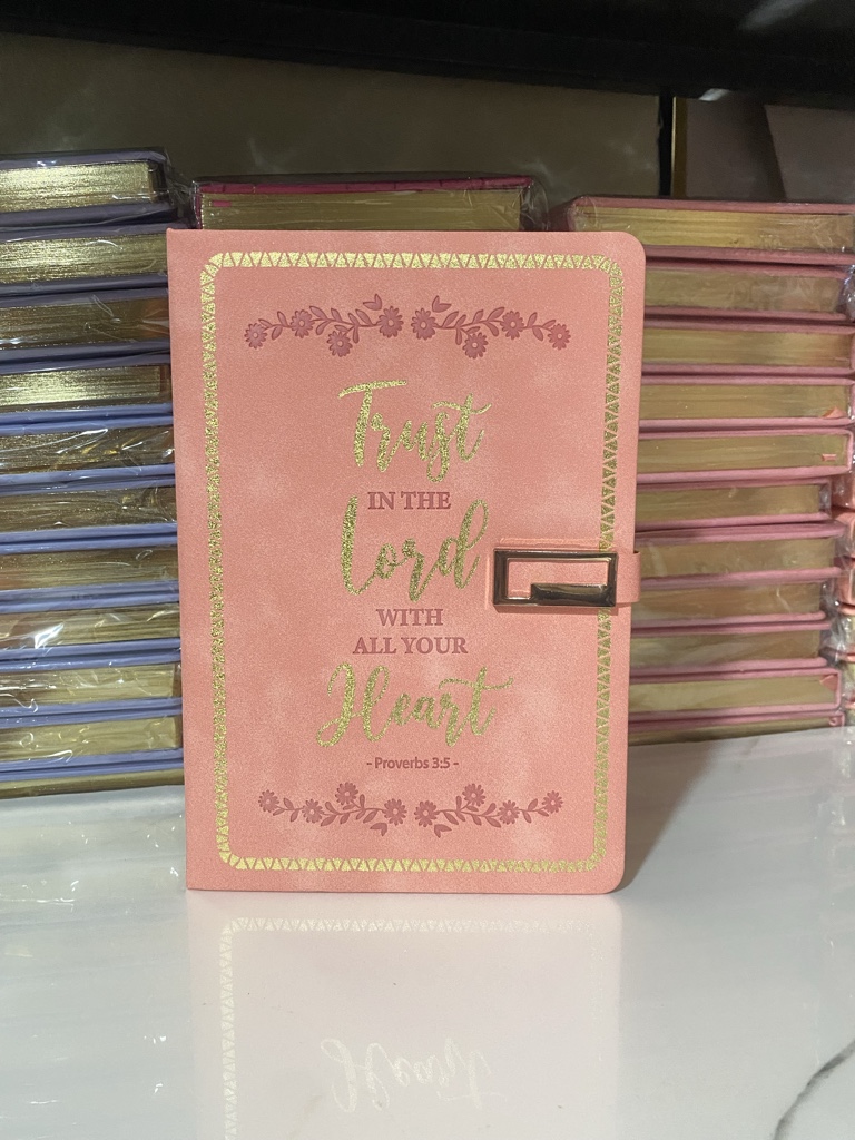 JOURNAL CORAL CON FLORES CIERRE MAGNETICO