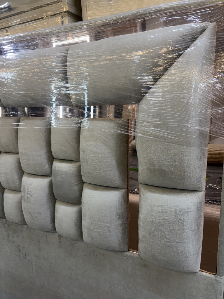 Cama base / espejo rosa