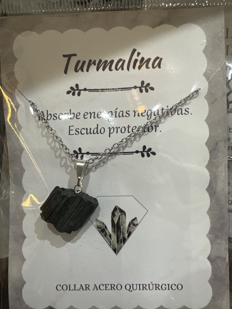 Collar con piedra de acero quirúrgico