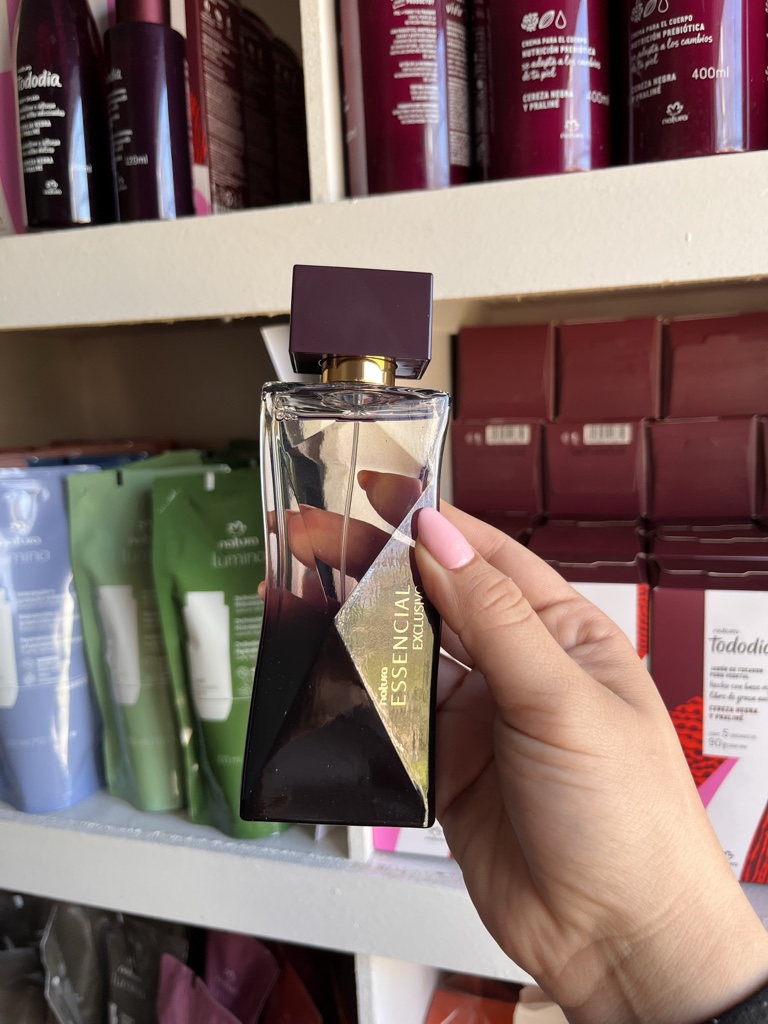 Perfume femenino essencial exclusivo