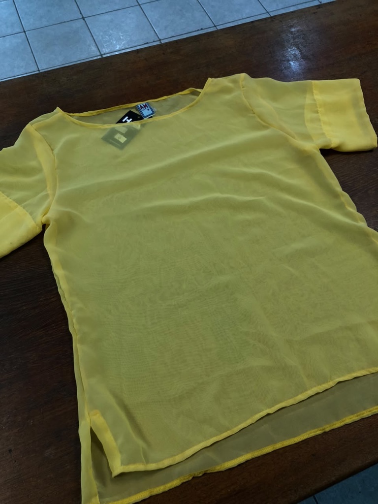 Blusa amarela tecido