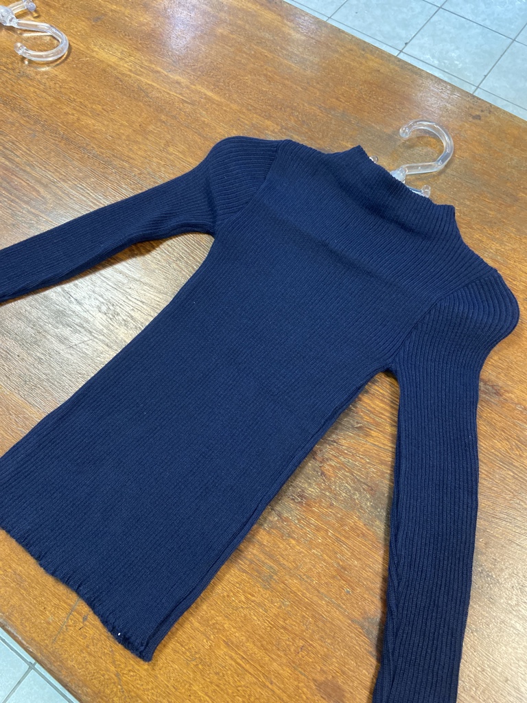 Blusa tricô azul manga longa