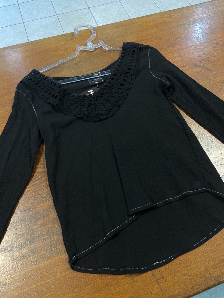 Blusa manga longa preta renda