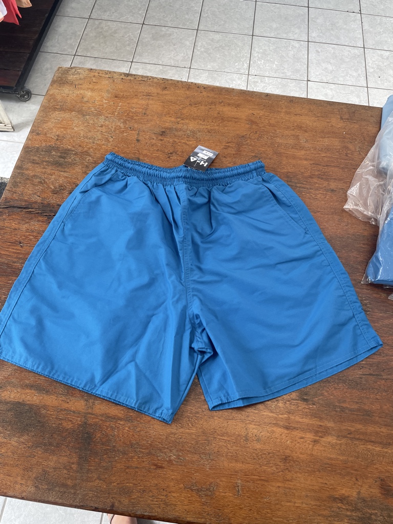 Bermuda de praia azul roial