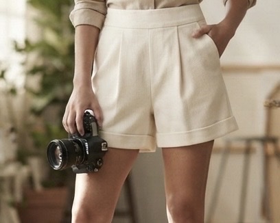 Short branco pliçado