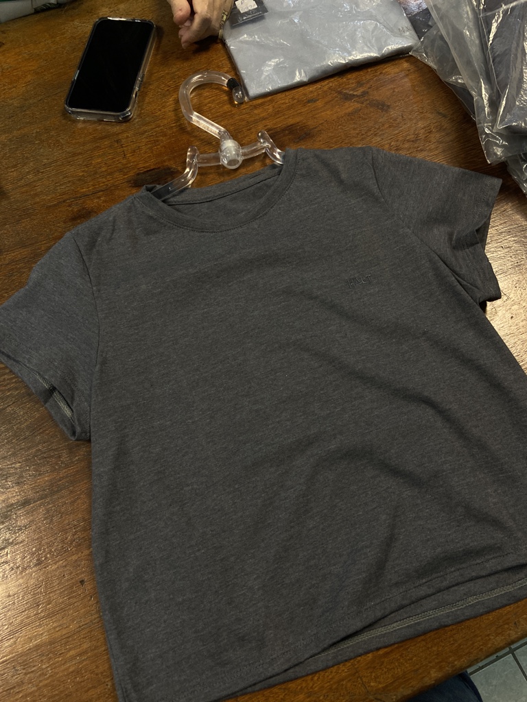 Cropped feminino cinza