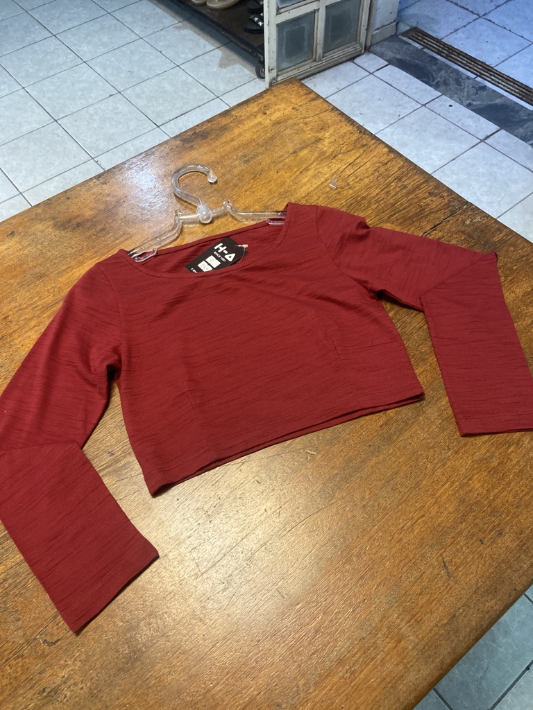 Cropped manga longa vermelho
