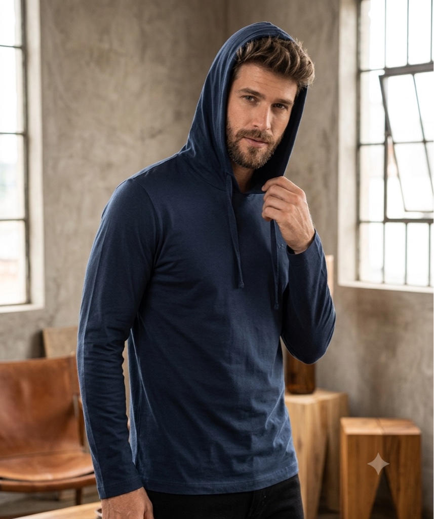 T.shirt masculina com capuz azul escuro