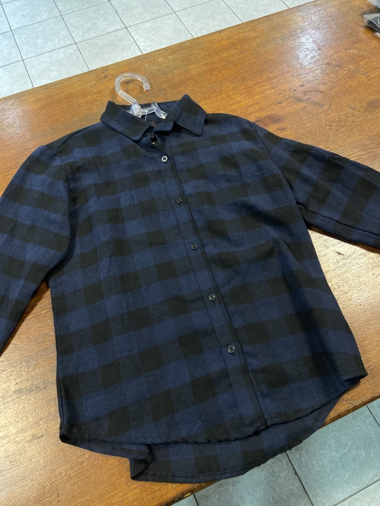 Camisa xadrez preta e azul manga longa