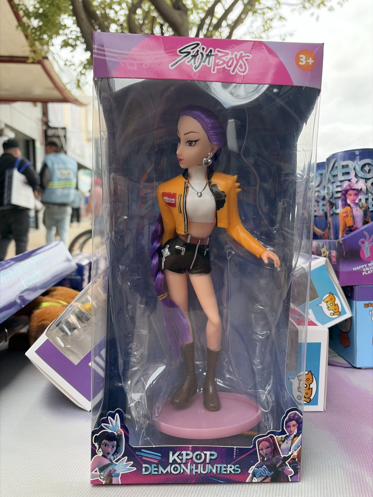 Muñeca Grande de Las Guerreras KPop