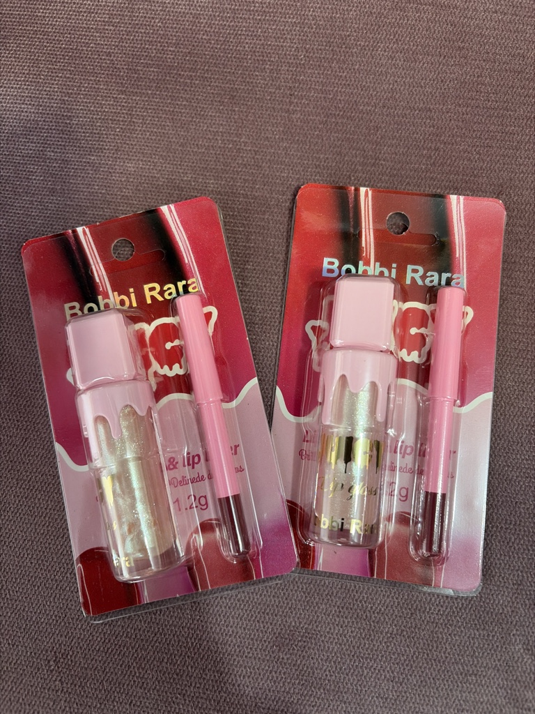 Lipgloss y delineador Bobbi