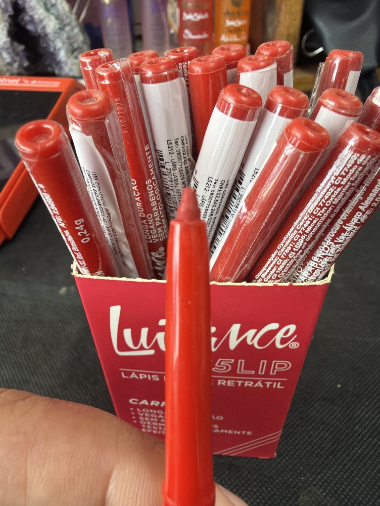 lapis labial luisance rojo