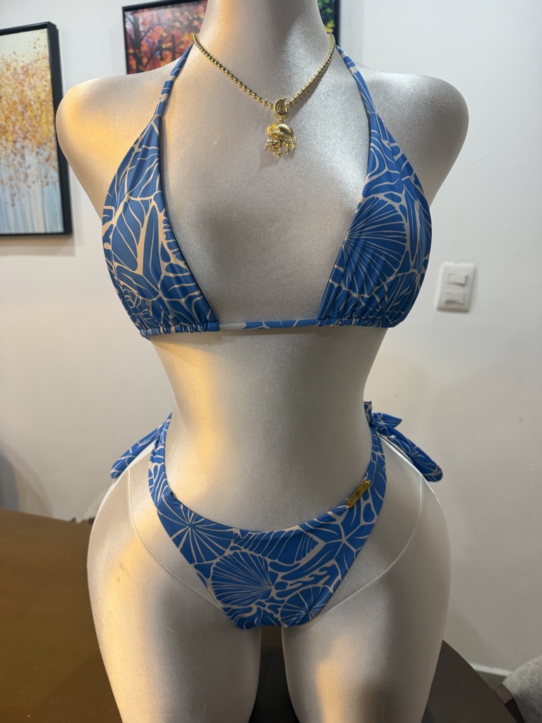 Traje de baño azul estampado
