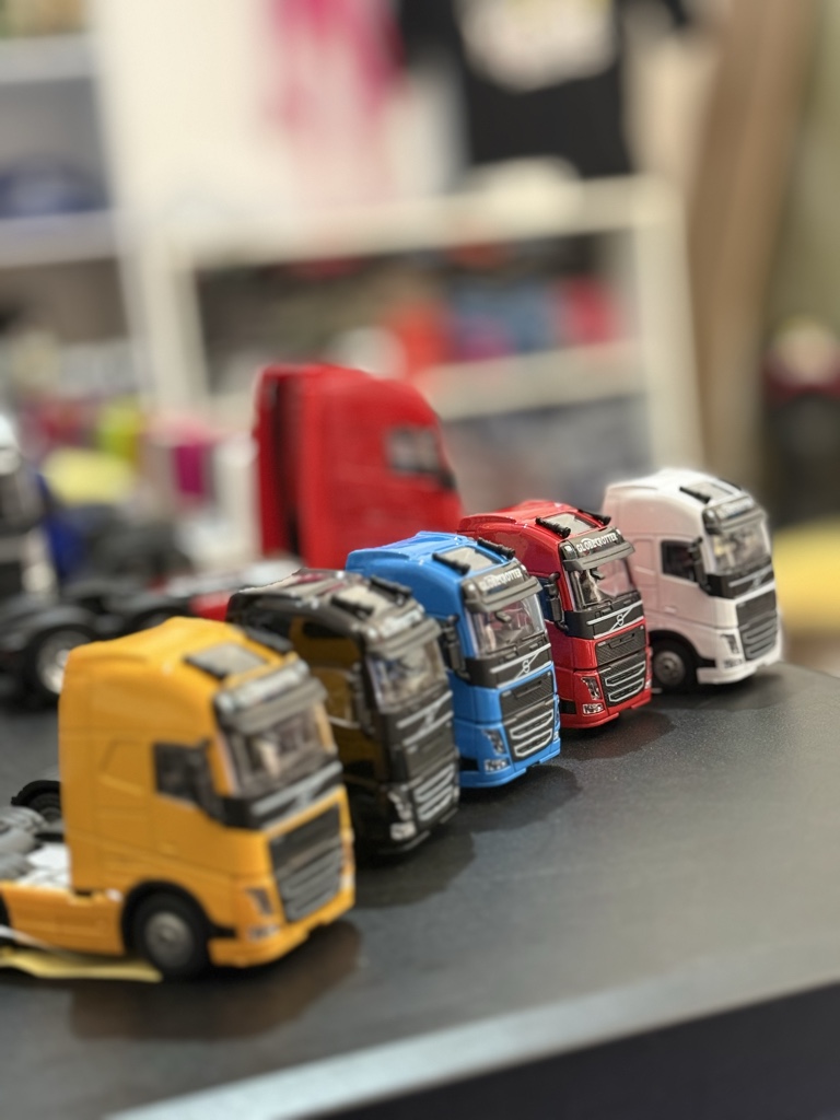 Miniatura cavalinho Volvo escala 1:50