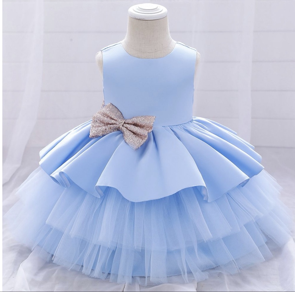 Vestido azul con moño