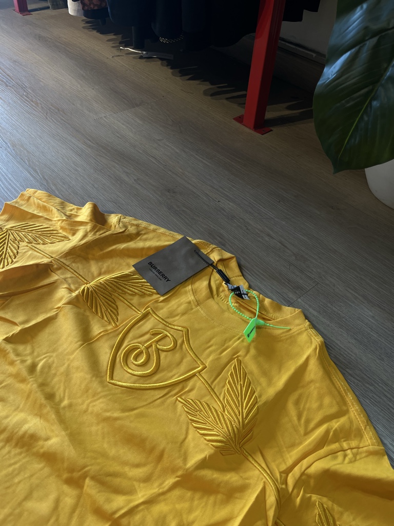 Burberry camiseta amarilla