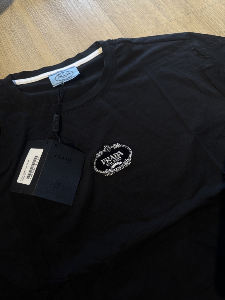 Prada camiseta negra XL.