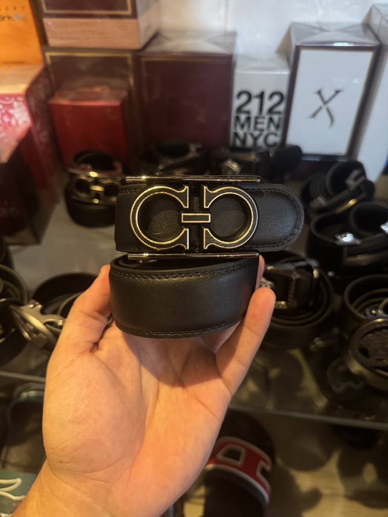 Ferragamo correa negra CX