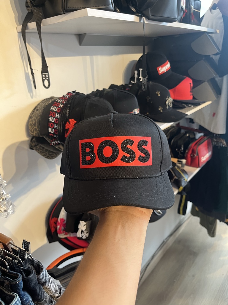 Hugo Boss gorra negra- rojos