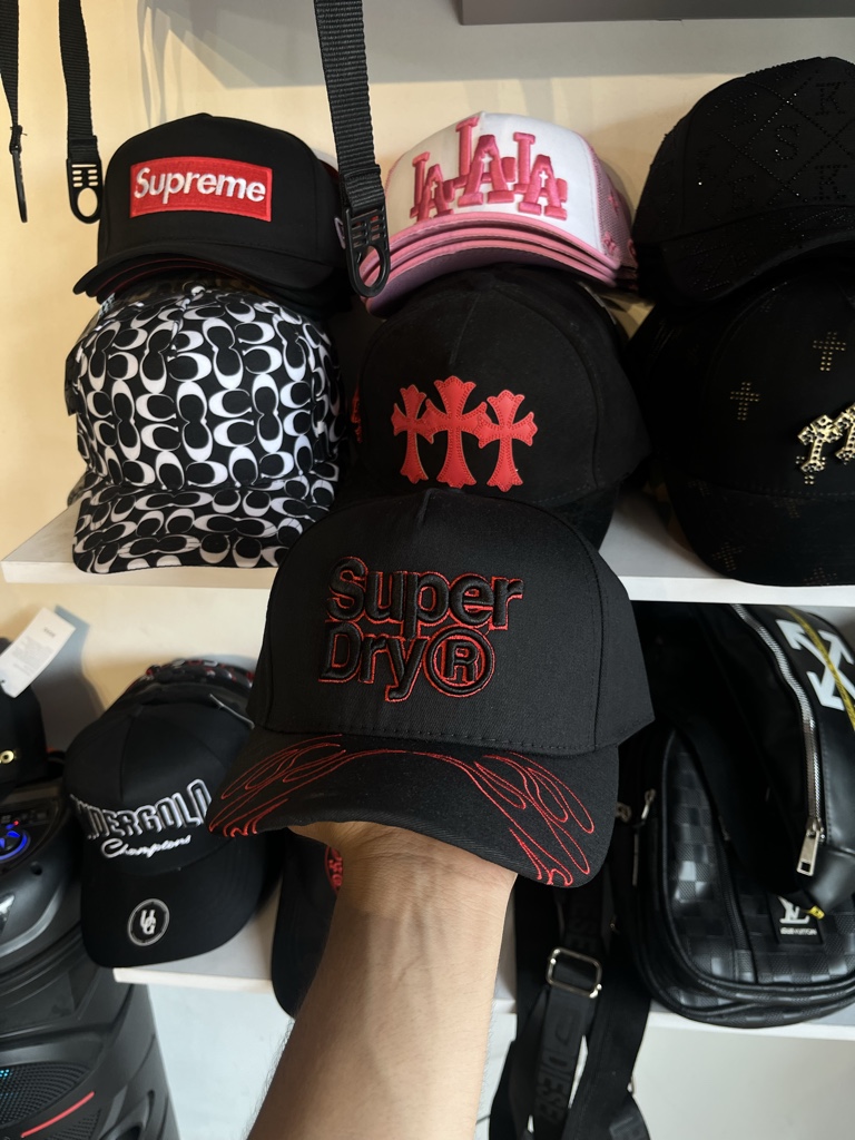 Superdry gorra negra