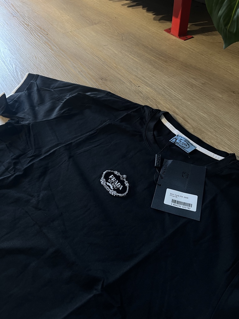 Prada camiseta negra luxury