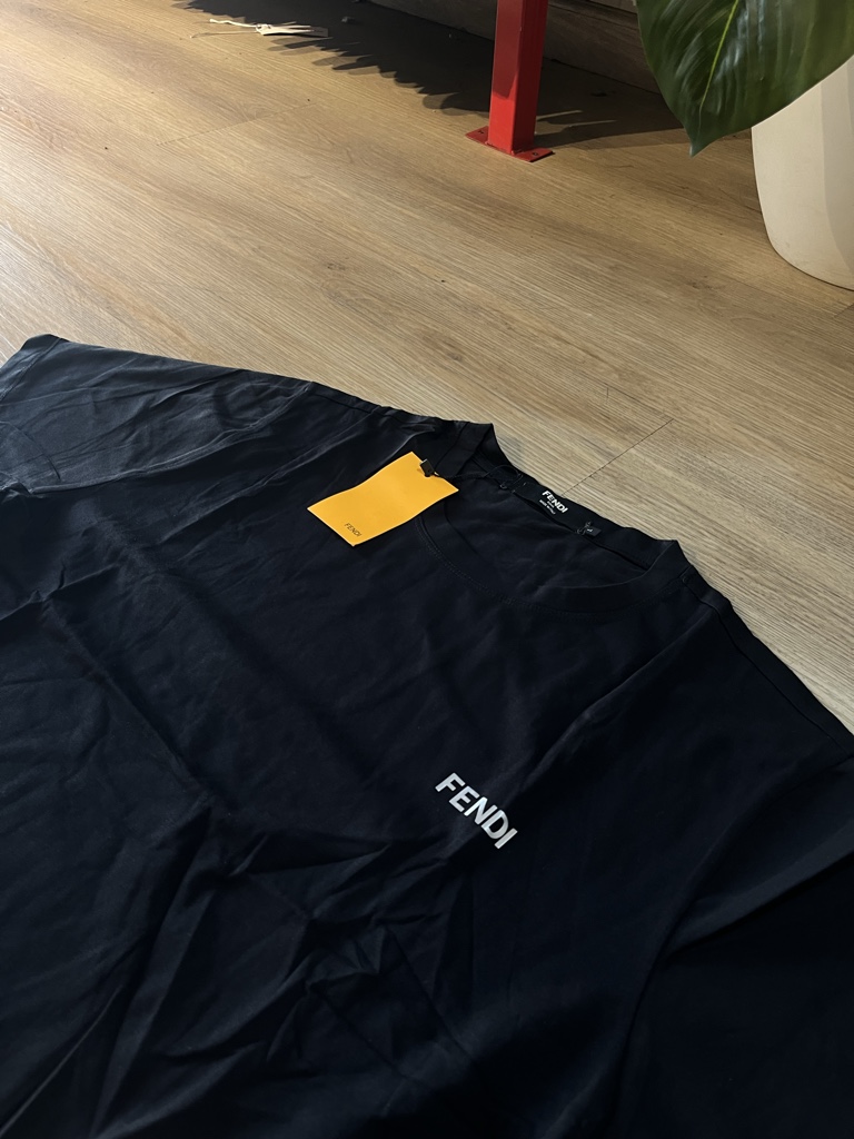 Fendi camiseta negra
