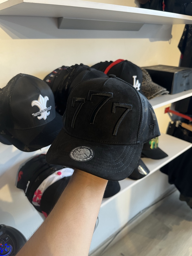 Gorra bélica negra 777