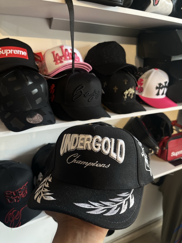 UNDERGOLD gorra negra