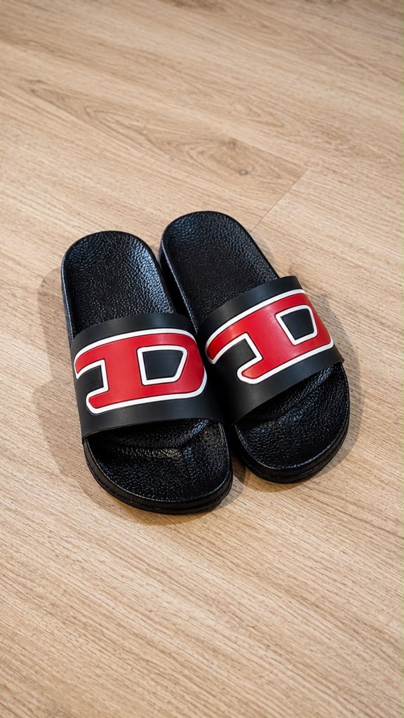 DIESEL cholas negras logo rojo