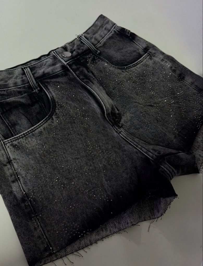 Short jeans escuro cm brilho