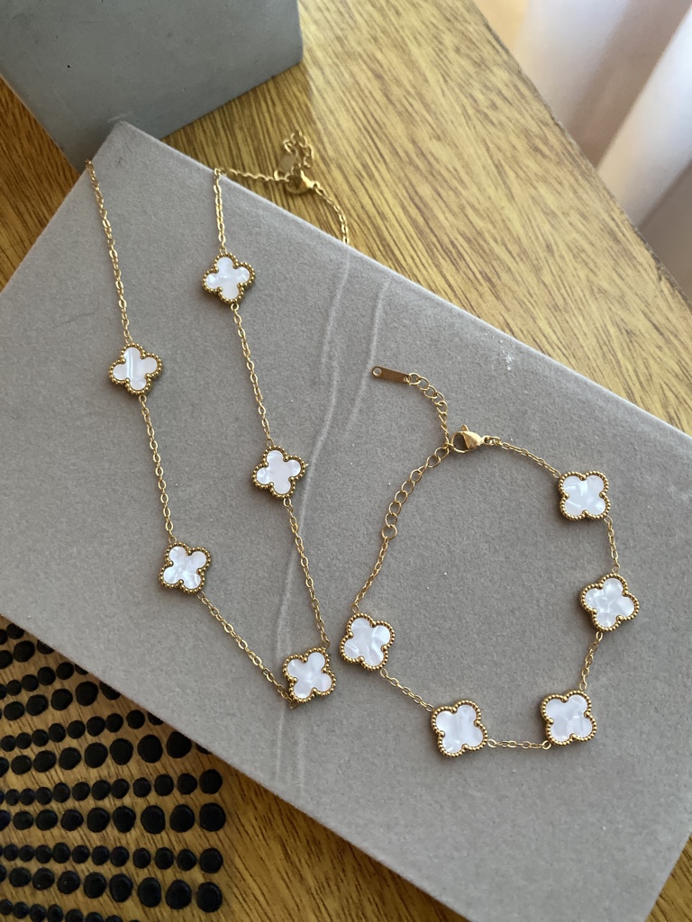 Set Van cleff dorada y blanco