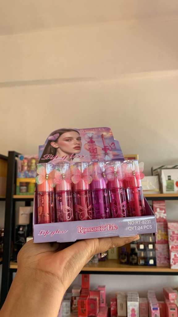 Romantic Tale lip gloss