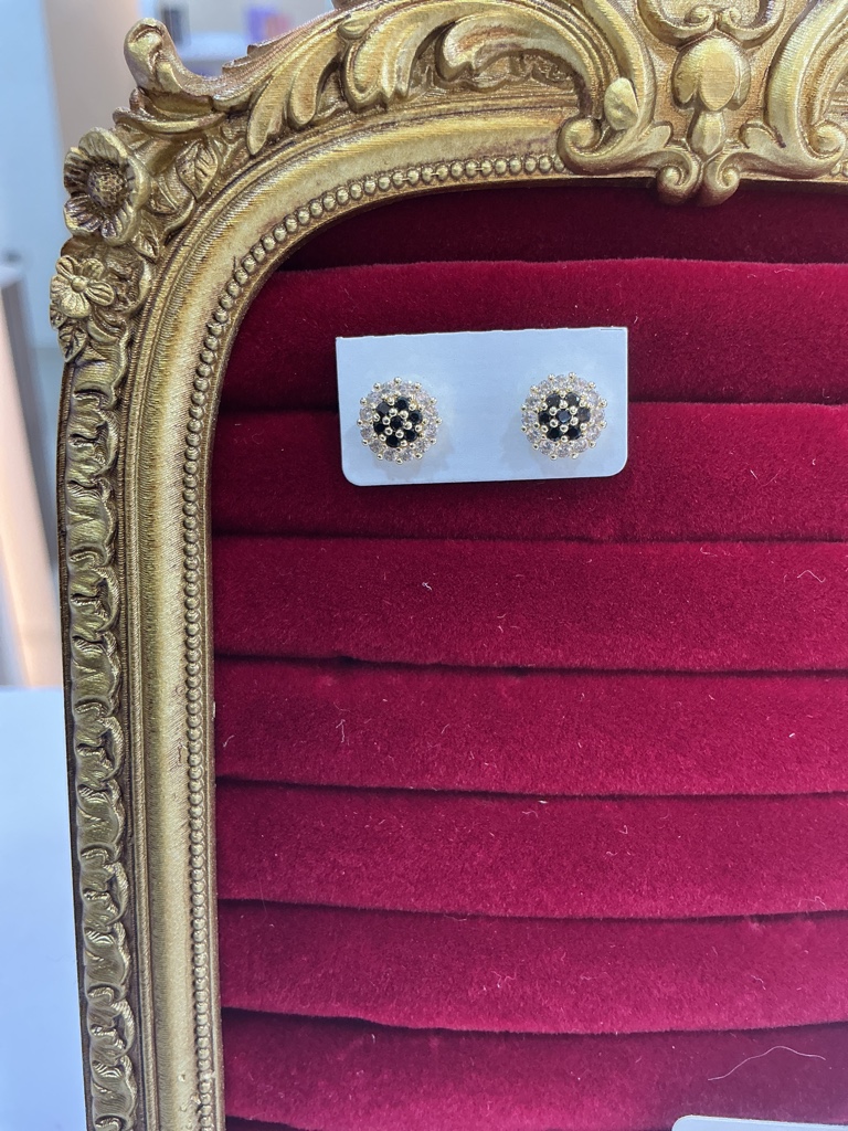 Aretes dorado con negro