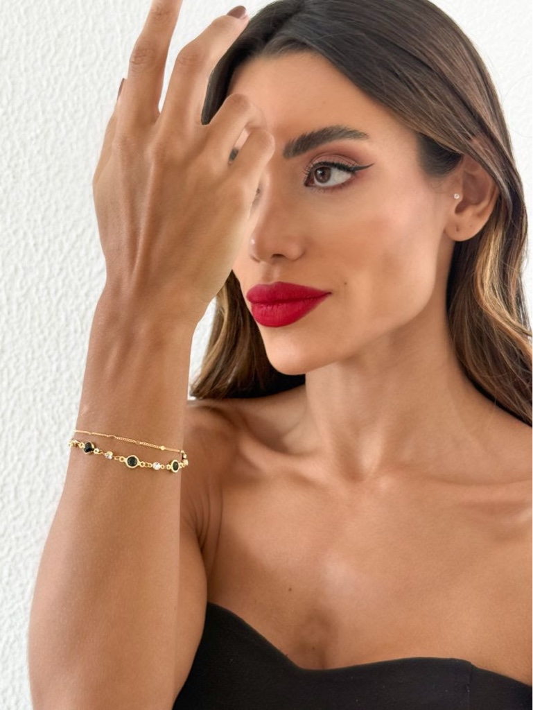 Pulseira folheada cristais pretos e ponto luz