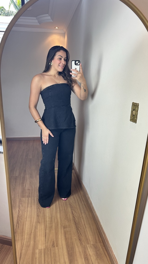 Cropped assimétrico jeans estonado/preto