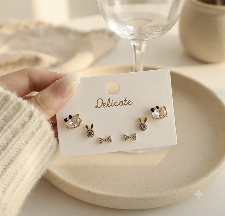 Delicate aretes dorados