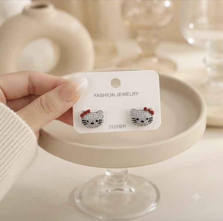 Aretes Hello Kitty plateados