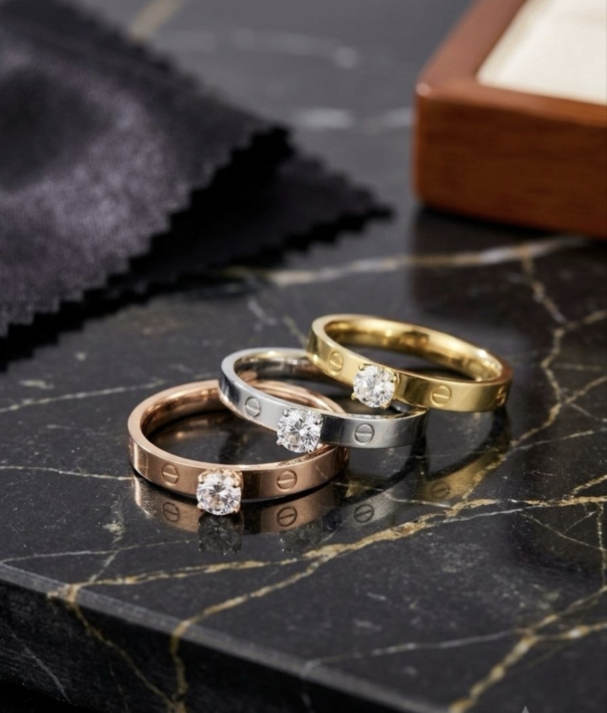 Anillo dorado con piedra