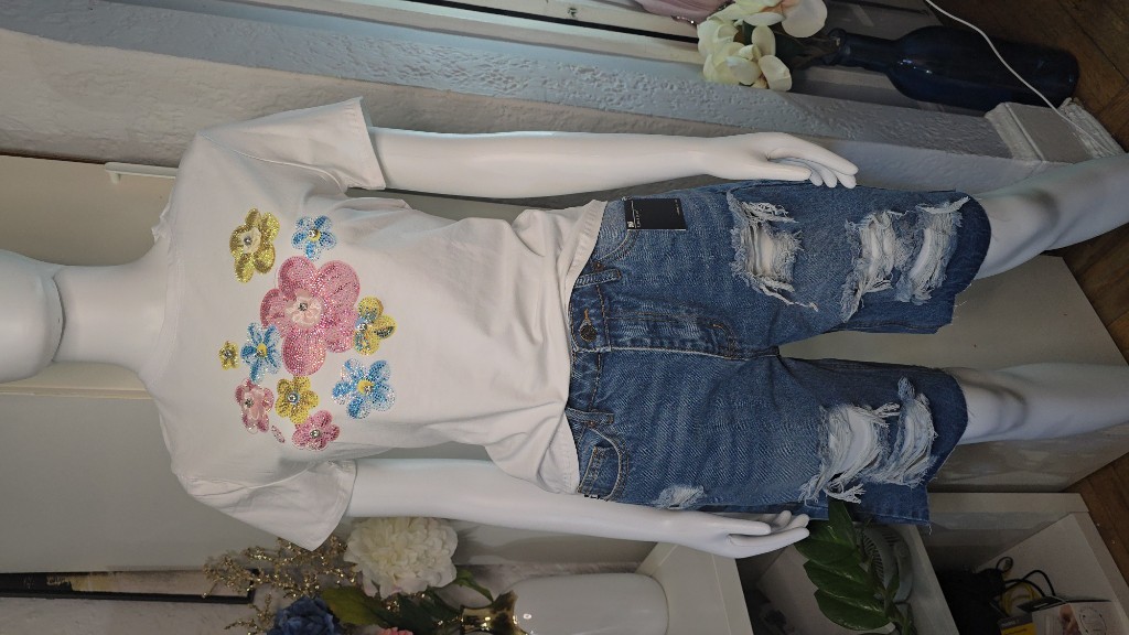 T-shirt blanco con pedrería