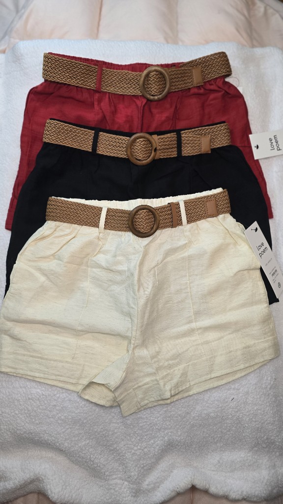 Short en tela con cinturón marron