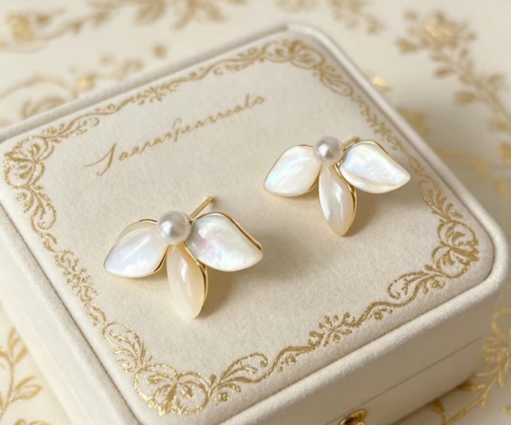 Aretes florales perlados