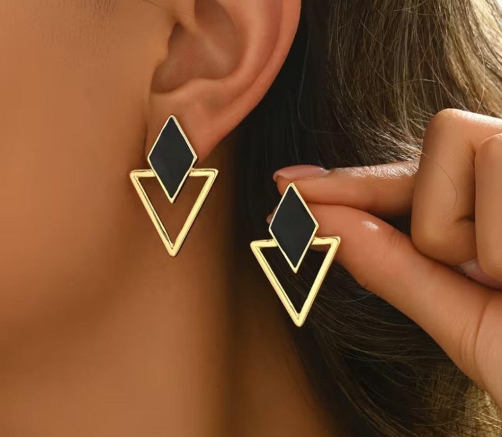 Aros geométricos negros y dorados