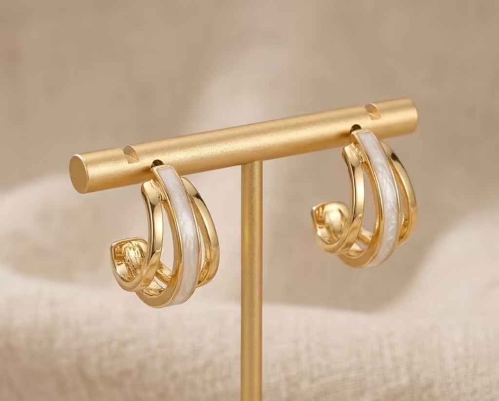 Aros dorados con blanco