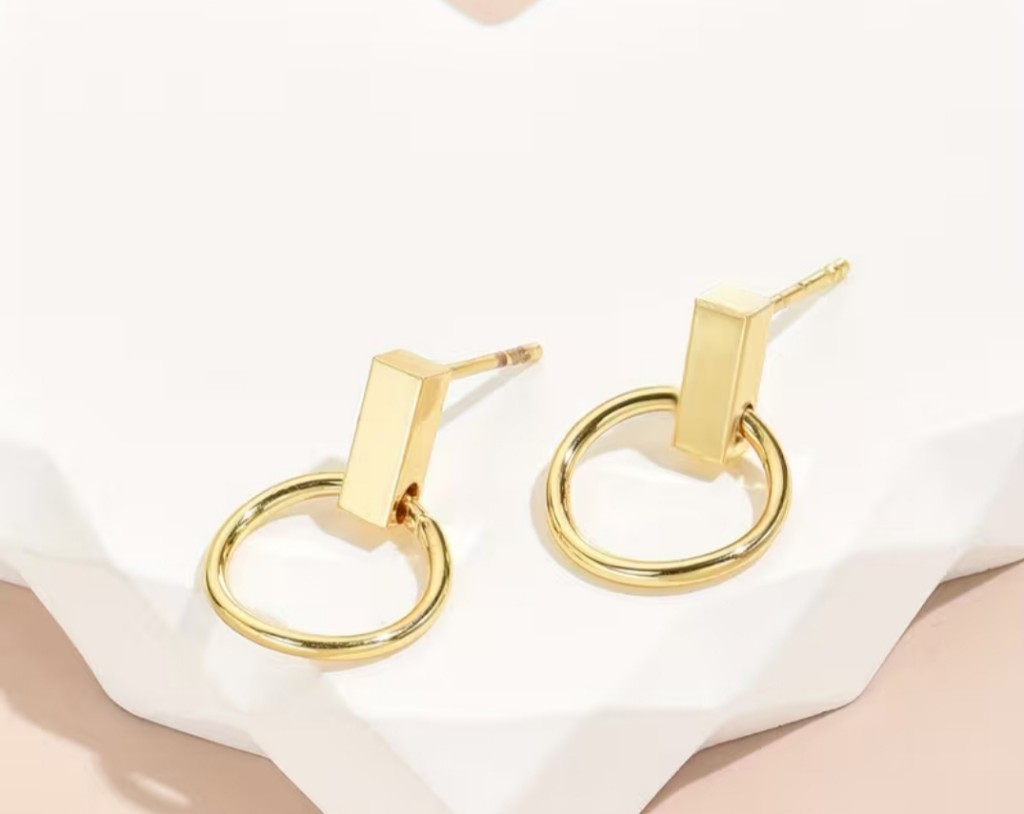 Aros dorados circulares