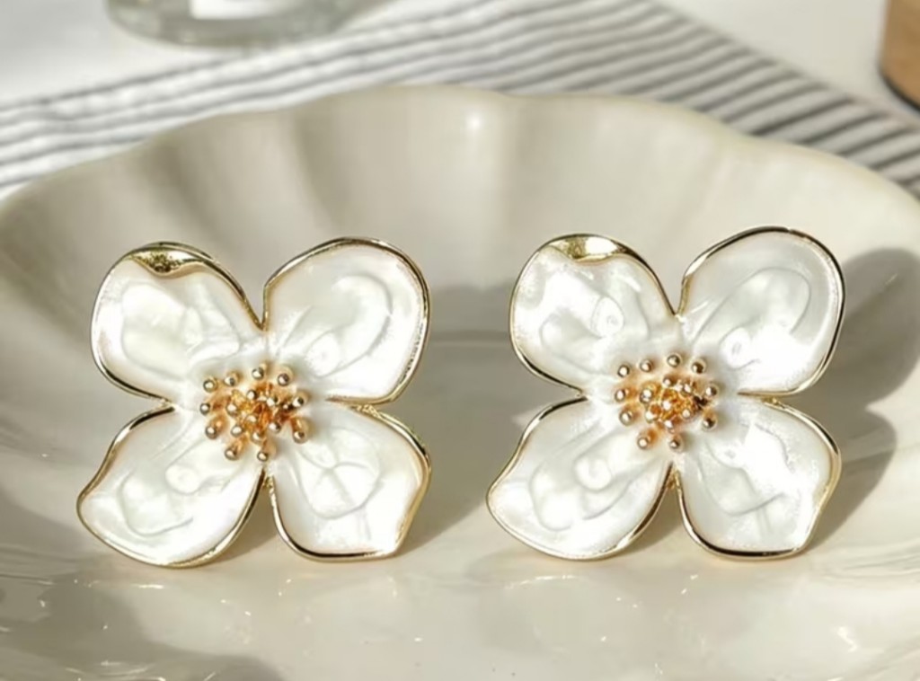 Aros flor blancos